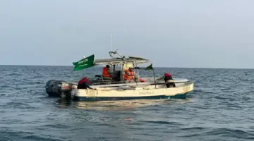 حرس الحدود بمنطقة مكة يُنقذ مقيمين تعطلت واسطتهما البحرية في عرض البحر – أخبار السعودية